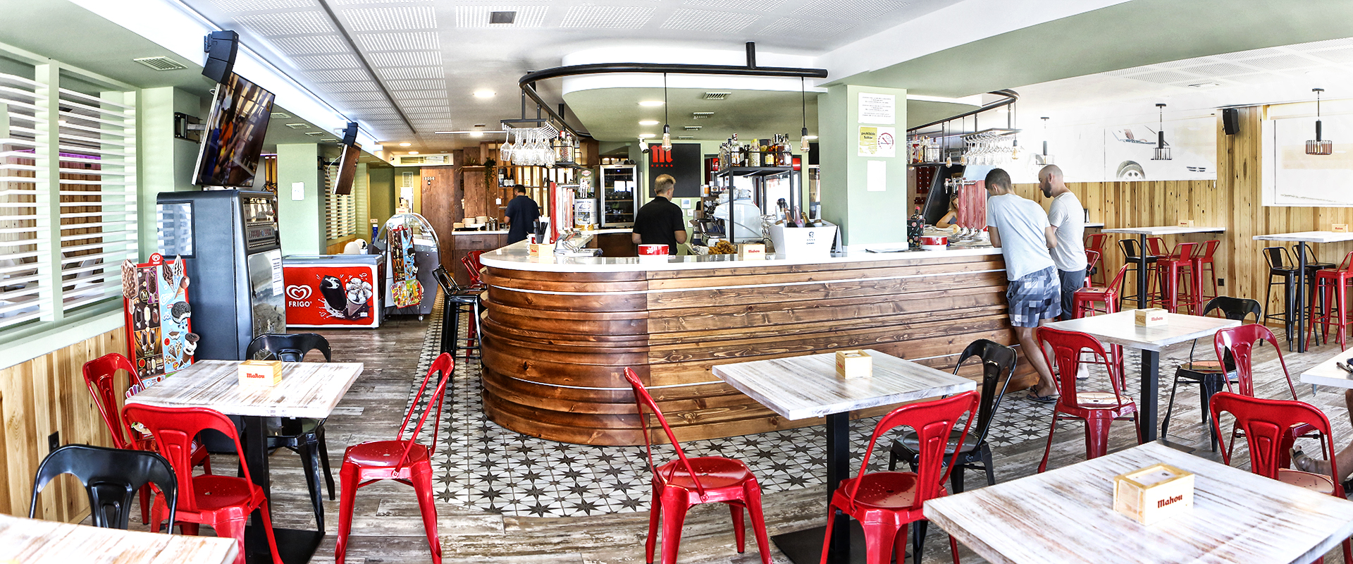 La imagen tiene un atributo ALT vacío; su nombre de archivo es 001.jpg